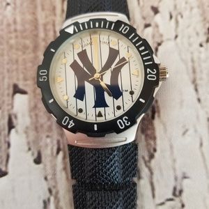 MEN'S ⚾️ NEW YORK YANKEES ⚾️ GAME TIME WATCH